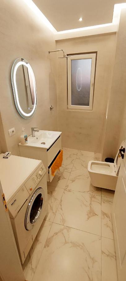 Old Train Apartment Tirana Bagian luar foto