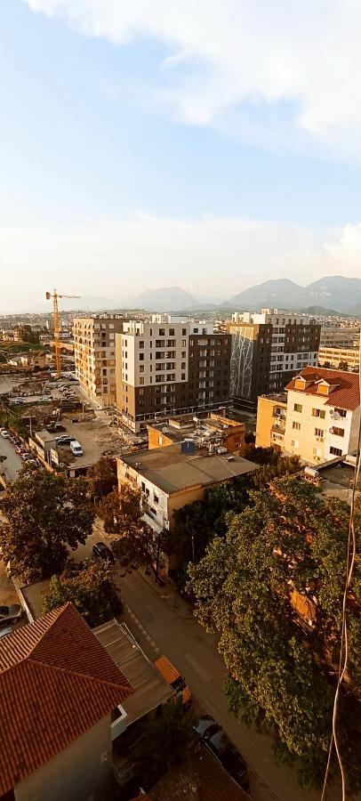 Old Train Apartment Tirana Bagian luar foto