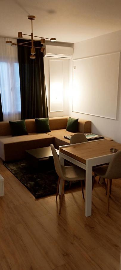 Old Train Apartment Tirana Bagian luar foto